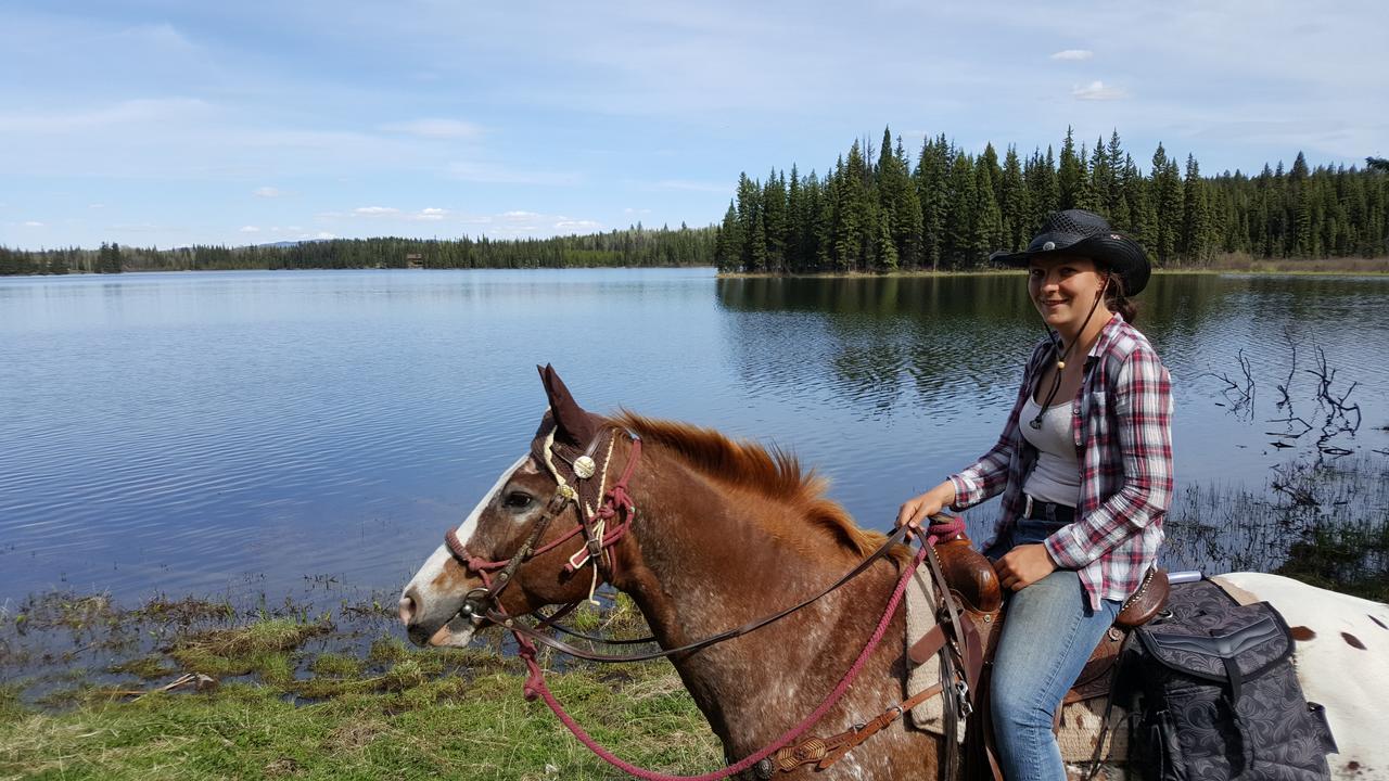 Bed and Breakfast Wettstone Guest Ranch Bridge Lake Екстер'єр фото